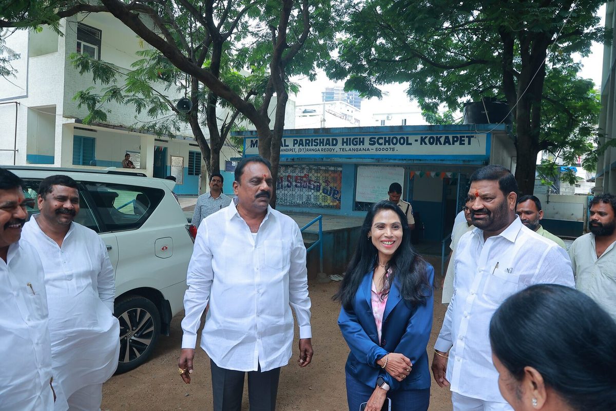 The entrance of Mandal Parishad High School, Kokapet, on the day of the classroom session